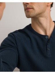 μακρυμάνικη μπλούζα με κουμπιά στη λαιμόκοψη