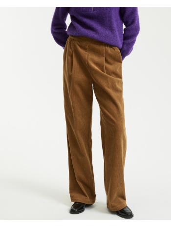 φαρδύ βελουτέ παντελόνι σε προσφορά