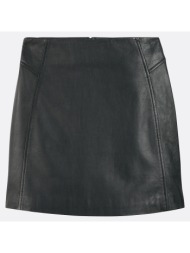 κοντή φούστα από δέρμα σε ίσια γραμμή