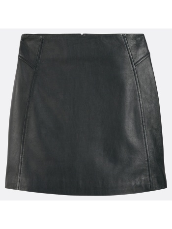 κοντή φούστα από δέρμα σε ίσια γραμμή