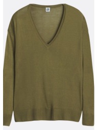 λεπτό πλεκτό με v