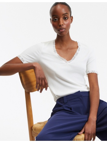 κοντομάνικη μπλούζα με v και λεπτομέρεια από δαντέλα