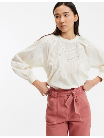μπλούζα με στρογγυλή λαιμόκοψη και κέντημα σε προσφορά