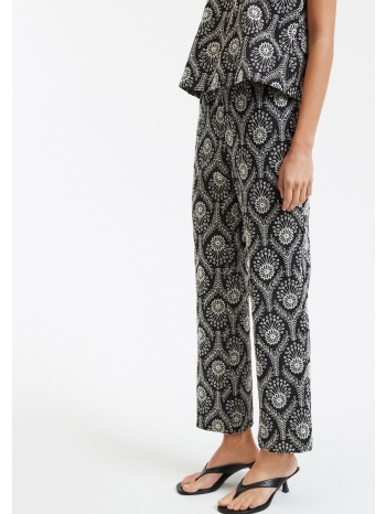 ίσιο παντελόνι με κέντημα και μήκος πάνω από τον αστράγαλο σε προσφορά