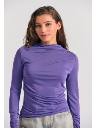 μπλούζα με σούρες και κλειστή λαιμόκοψη