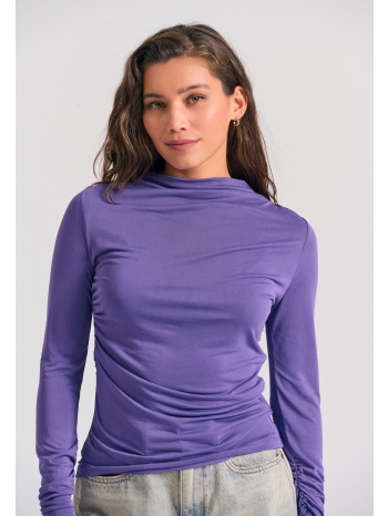 μπλούζα με σούρες και κλειστή λαιμόκοψη