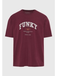 t-shirt με branded τύπωμα στο στήθος