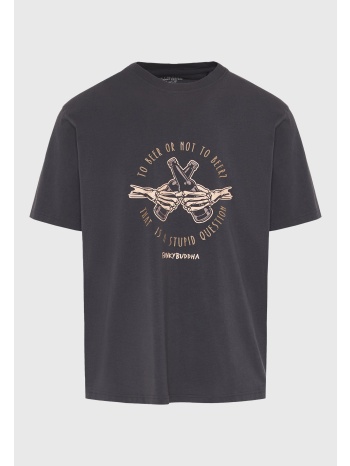 t-shirt με τύπωμα στο στήθος