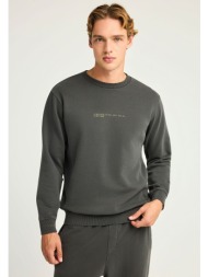 ανδρικό μονόχρωμο φούτερ με λαιμόκοψη και διακριτικό τύπωμα στο στήθος