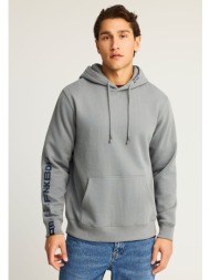 ανδρικό φούτερ με κουκούλα και τύπωμα στο μανίκι