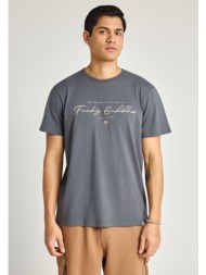 t-shirt με λογότυπο