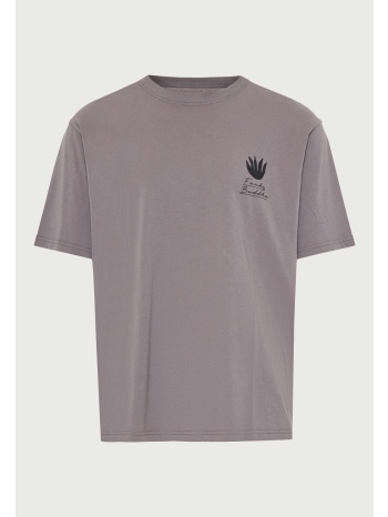 t-shirt με τύπωμα στην πλάτη