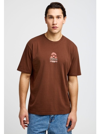 t-shirt με τύπωμα στην πλάτη