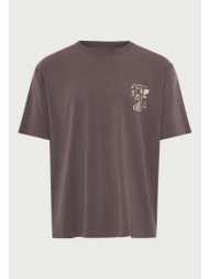 t-shirt με τύπωμα στην πλάτη