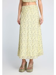 φλοράλ φούστα σε α γραμμή