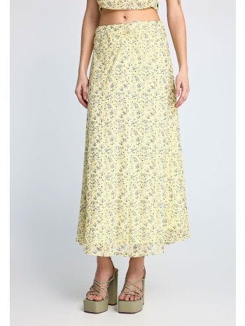 φλοράλ φούστα σε α γραμμή