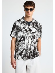 ανδρικό κοντομάνικο πουκάμισο με τύπωμα