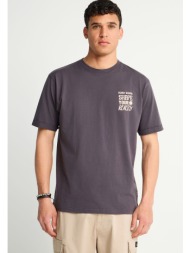 t-shirt με τύπωμα στην πλάτη