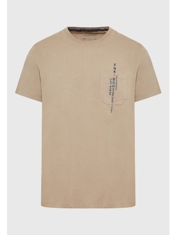 t-shirt με τύπωμα και τσέπη στο στήθος