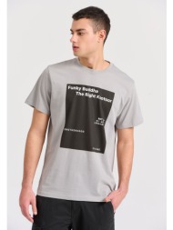 t-shirt με minimal branded τύπωμα