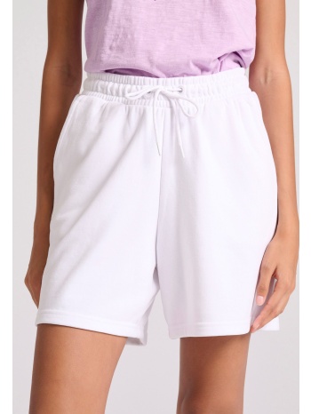 αθλητική βερμούδα με τύπωμα στην πίσω τσέπη