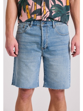 comfort fit τζιν βερμούδα με raw edges