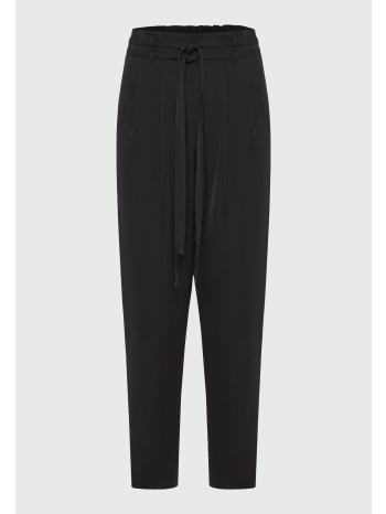 casual παντελόνι με πιέτες και ζώνη στη μέση