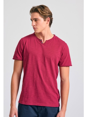 t-shirt με λαιμό henley και raw cuts - the essentials