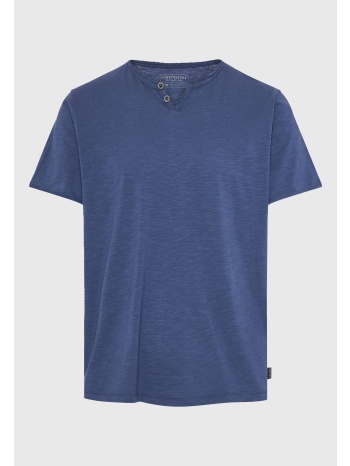 t-shirt με λαιμό henley και raw cuts - the essentials