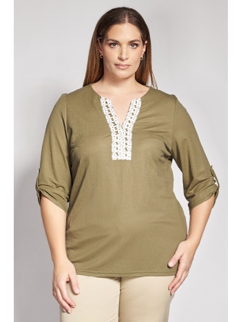 μπλούζα με v και διάτρητο κέντημα