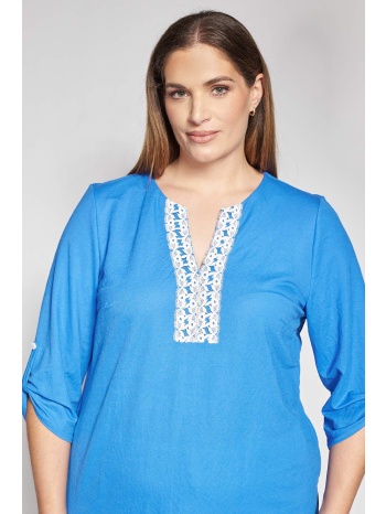μπλούζα με v και διάτρητο κέντημα