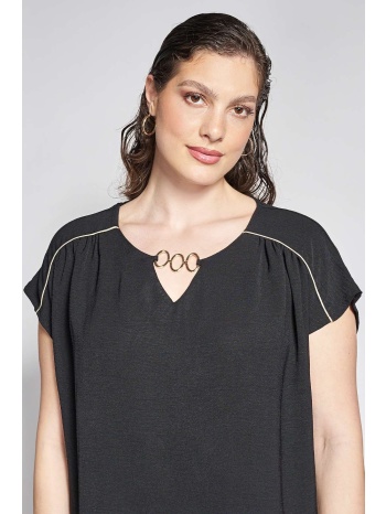 μπλούζα με v λαιμόκοψη και μεταλλική λεπτομέρεια