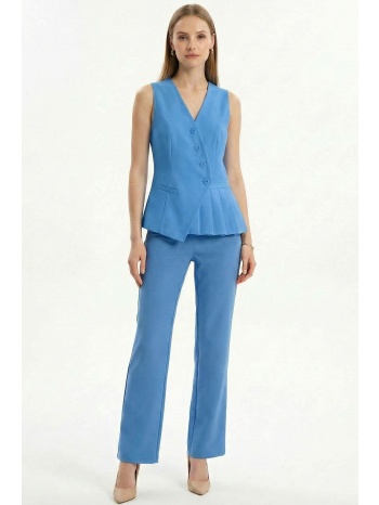 γαλαζιο παντελονι σε ισια γραμμη