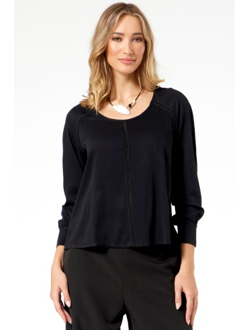 μαυρη μπλουζα με διακοσμητικη δαντελα σε προσφορά