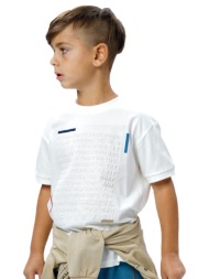 κοντομάνικη μπλούζα με ανάγλυφο τύπωμα για αγόρι | εκρου