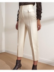 ψηλόμεσο γυναικείο παντελόνι με διακοσμητικές τσέπες
