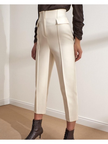 ψηλόμεσο γυναικείο παντελόνι με διακοσμητικές τσέπες σε προσφορά