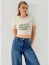 κροπ t-shirt με τύπωμα ...