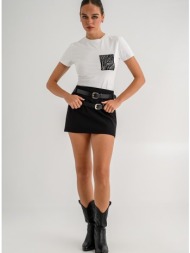 t-shirt με λεπτομέρεια ...