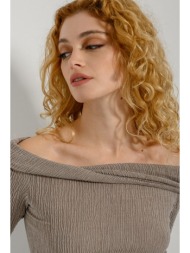 τοπ με ακάλυπτους ώμους ...