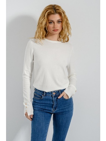 πλεκτή μπλούζα με λεπτομέρεια κουμπιών (off white) σε προσφορά