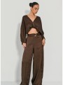 παντελόνι wide leg με σατινέ υφή και ασορτί ζώνη (brown)