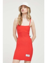 φόρεμα labellamafia χρώμα: κόκκινο κύριο υλικό: 94% βισκόζη, 6% σπαντέξ
φόδρα: 90% πολυεστέρας, 10% 