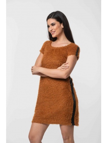 φορεμα με δερματινη φασα και κουμπια κανελί σε προσφορά