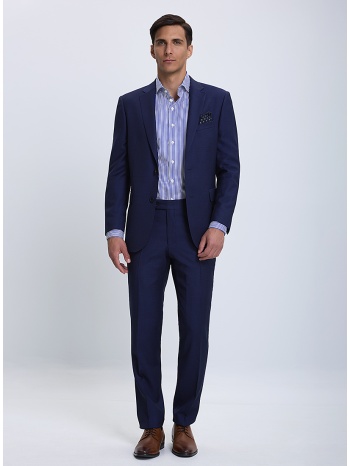 μπλε κοστούμι σε κλασική γραμμή σε προσφορά