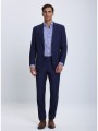 μπλε κοστούμι σε κλασική γραμμή