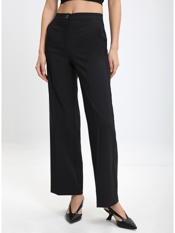 γυναικείο παντελόνι με ίσια γραμμή και minimal αισθητική σε προσφορά