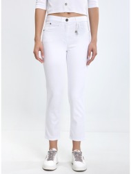 γυναικείο παντελόνι regular fit με cropped γραμμή και μεταλλικό charm