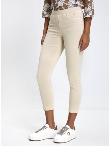 γυναικείο παντελόνι slim fit με πέντε τσέπες και κλείσιμο σε προσφορά