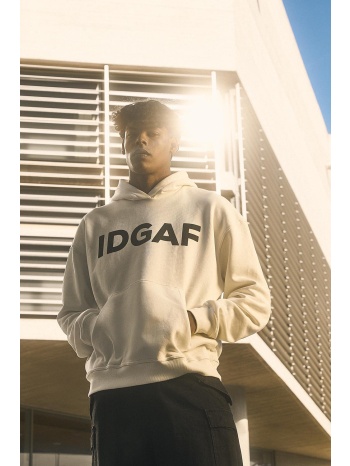 φούτερ με κουκούλα, τσέπες και χνούδι εσωτερικά σε προσφορά